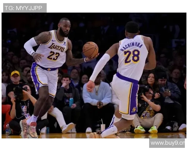 雷迪什称赞詹姆斯接地气与队友关系亲近让人感到舒适