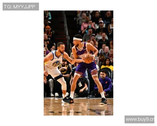 布克感慨库里穿自己的鞋对阵自己曾以为会是反向情景 布克感慨库里穿自己的鞋对阵自己曾以为会是反向情景