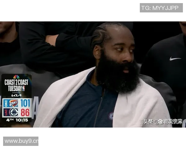 哈登强攻遭重击面部倒地快船紧急暂停比赛引发关注
