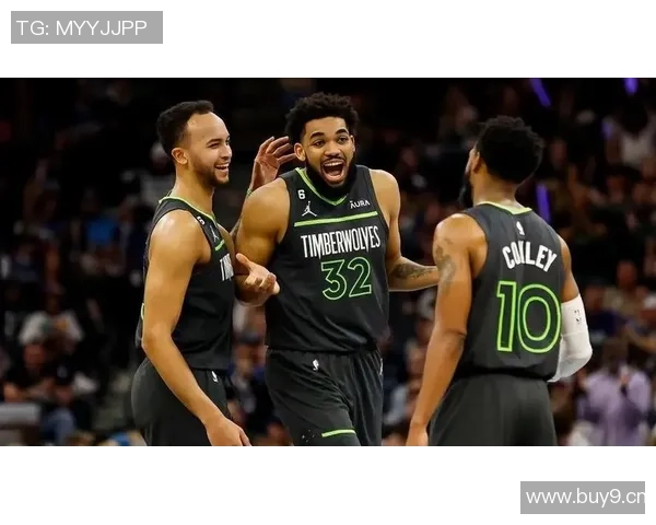 克尼佩尔第四节发力稍晚13投5中贡献14分4篮板3助攻三分球命中率不佳