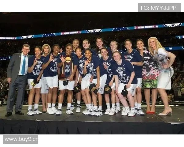 南加大与康涅狄格女篮对决全员穿科比球鞋展现致敬精神与团结力量 南加大与康涅狄格女篮对决全员穿科比球鞋展现致敬精神与团结力量